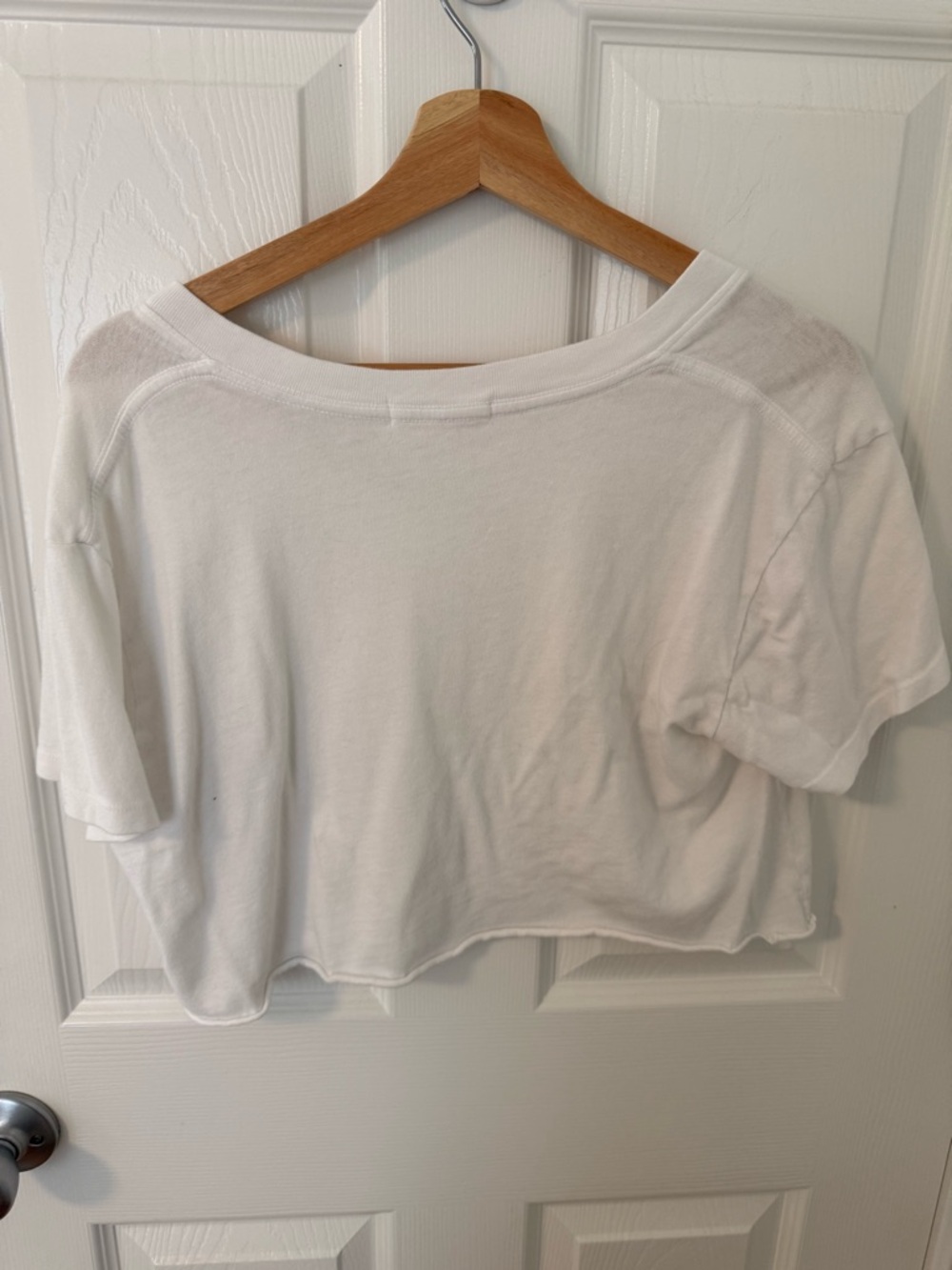 Perfect White Tee - Cropped V Neck OS - Picture 2 of 2